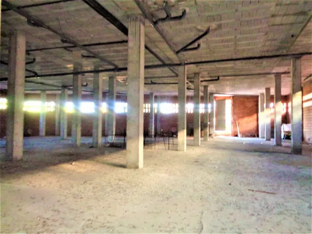 LOCAL COMERCIAL DE 1600 METROS — 2