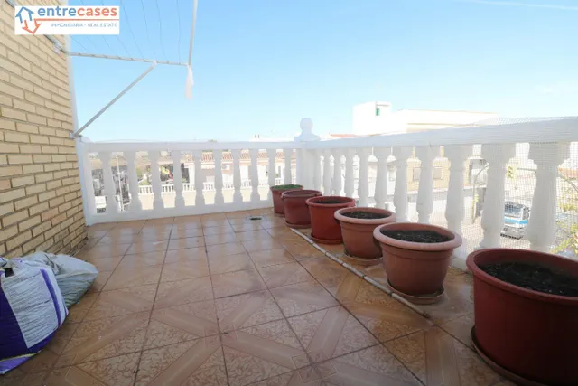 CASA INDEPENDIENTE CON LOCAL — 22