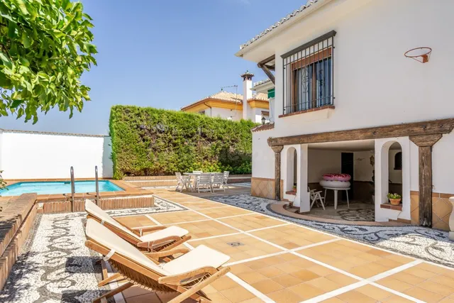 CHALET EXCLUSIVO UNA SOLA PLANTA EN EL CENTRO DE LA ZUBIA - foto 4