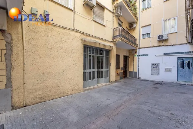 Estos dos grandes locales en pleno centro de Granada ofrecen una oportunidad única para tu negocio. — 14