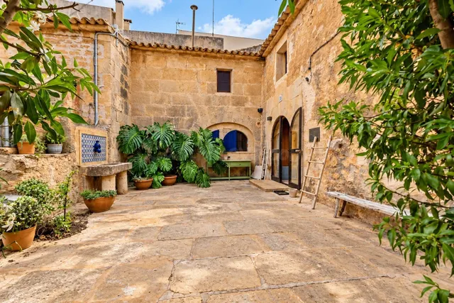 Encantadora casa de pueblo con amplia terraza en el centro de Ses Salines — 2