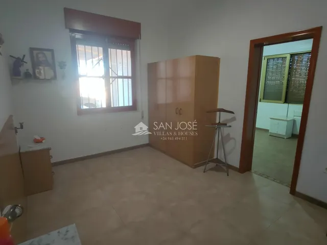 SE VENDE CHALET CON PISCINA EN MUY BUEN ESTADO EN ASPE ZONA DE UCHEL — 8