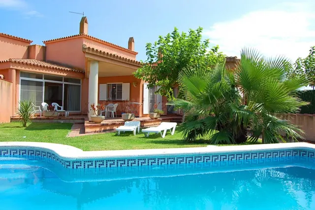 Chalet de 120 m2 con 4 habitaciones dobles y piscina - foto 3