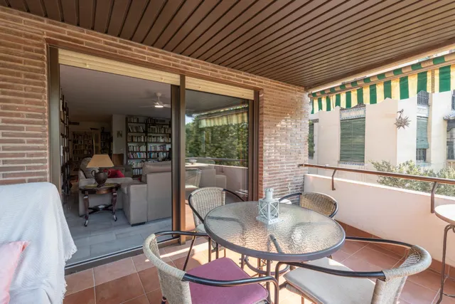 Exclusivo piso señorial con terraza en el Paseo del Salón (Cuesta de Escoriaza), con cochera y trastero. — 9