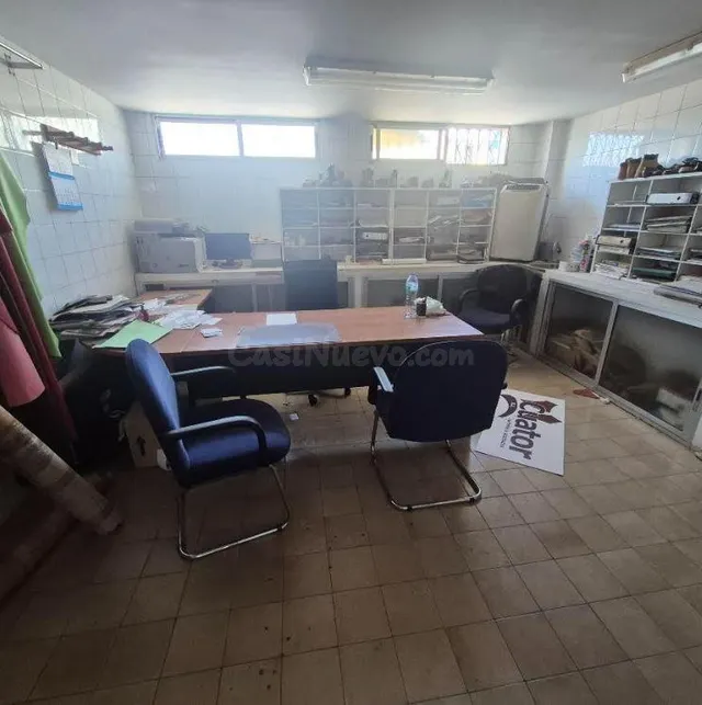 SE VENDE NAVE COMERCIAL EN EL POLIGONO CARMADAY DE 2.700 MET - foto 4