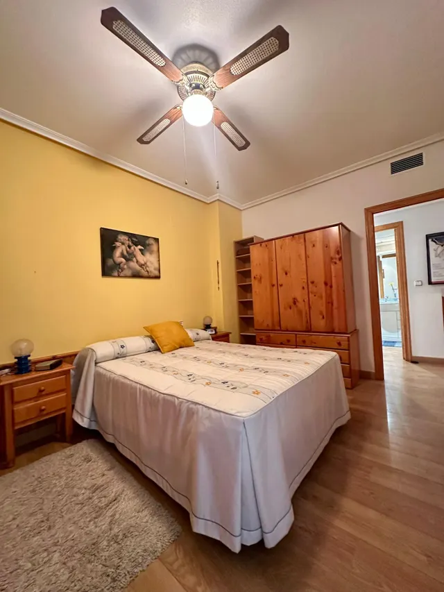 Se vende piso con garaje cerrado y terraza de 10 m2 en Torrevieja — 20