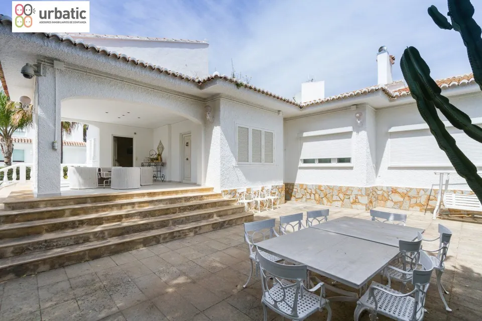 Chalet de ensueño en un entorno con privacidad y  privilegiado