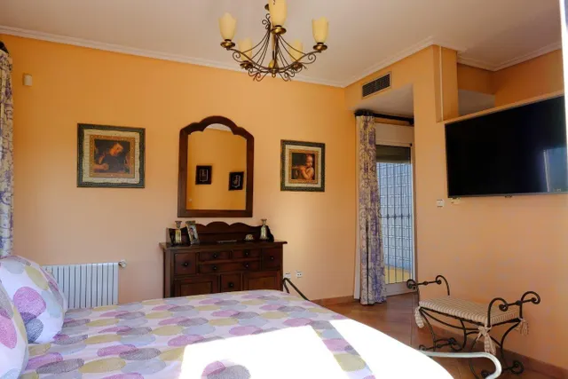 Finca de 9.480 m2. con Chalet de 495 m2. construidos en parcela de 1.000 m2. dentro de la finca. — 44