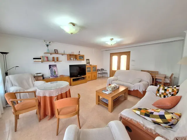 Casa familiar en el centro de Pinoso con gran garaje y potencial de negocio | ¡Solo 780 €/m2! — 20
