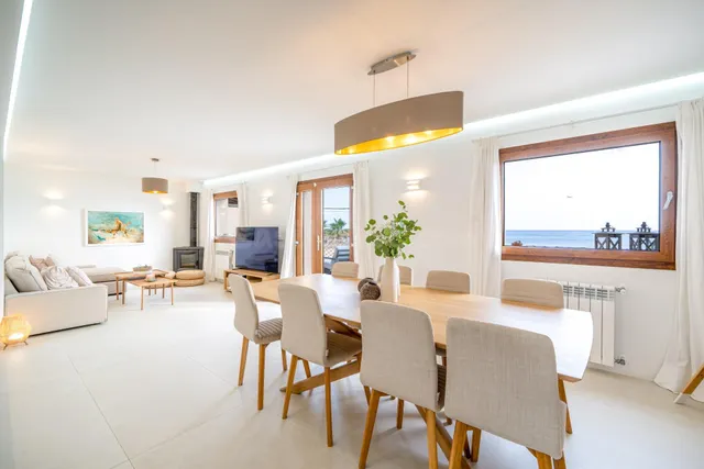 Casa con piscina en primera línea de mar en Cala Gamba - foto 5