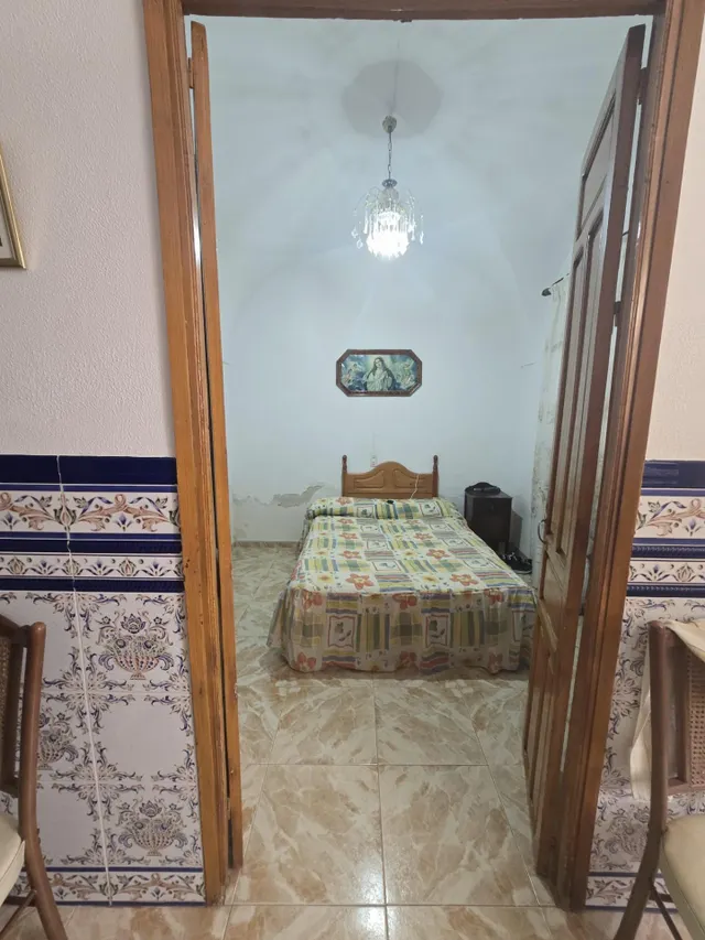 CASA DE DOS PLANTAS CON TEJADO NUEVO — 3