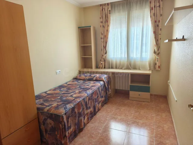 AMPLIA VIVIENDA DE CUATRO DORMITORIOS CON GARAJE Y TRASTERO - foto 4