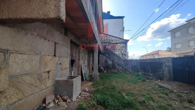 CASA INDEPENDIENTE DE PIEDRA CERCA DE LA MANCHICA Y PRÓXIMA A LA ENTRADA DE LA AG-31, dirección a Ourense-Celanova. — 3