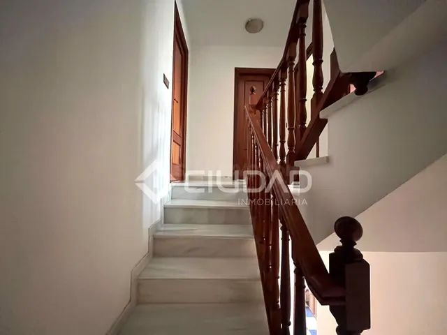 Castillete de esquina con amplio espacio exterior — 15