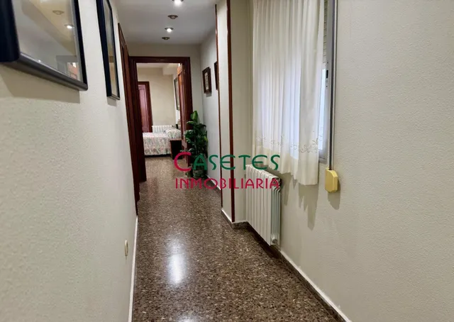 AMPLIA VIVIENDA CON PLAZA GARAJE DOBLE-CERRADA. — 30