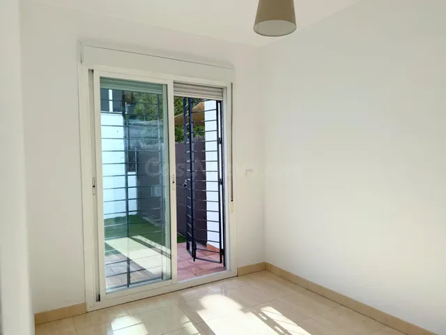 Casa adosada de 3 dormitorios con patio, terraza y dos plaza - foto 5