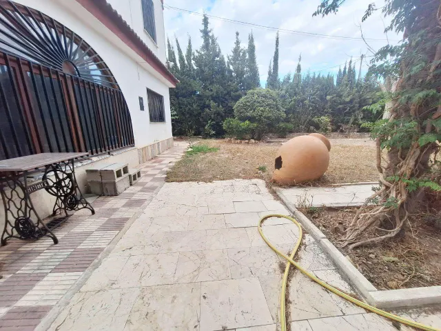 CHALET MUY AMPLIO EN LEDUA — 3