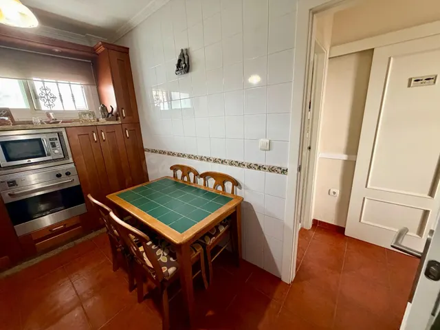 Chalet pareado tipo tríplex de 266 m2 con 4 dormitorios, terrazas, garaje y bodega en Aguadulce Sur — 49