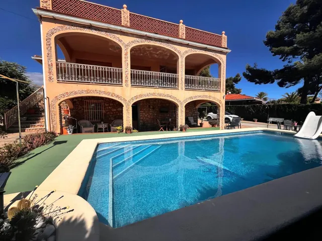 MAGNIFICO CHALET INDEPENDIENTE CON APARTAMENTO DE INVITADOS, PISCINA PRIVADA, GARAJE, BARBACOA, BUENAS VISTAS Y MUCHO MAS — 3