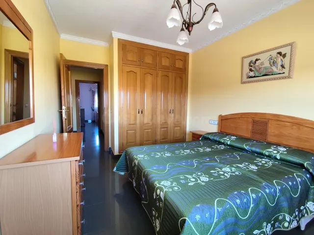 Vive a 300 metros del mar con local para tu negocio
