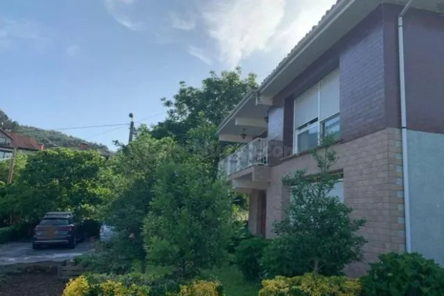 EXCLUSIVO CHALET CON GRAN PARCELA EN LIMPIAS