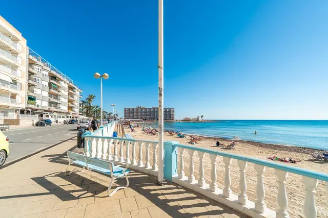 Vivienda en Torrevieja de planta baja al lado de la playa. — 22