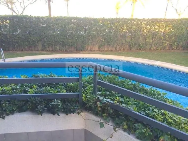 APARTAMENTO EN 1ERA. LINEA CON 110 M2 TERRAZA  EN  PLANTA BAJA . GARAJE, PISCINA COMUNITARIA Y TENIS — 6