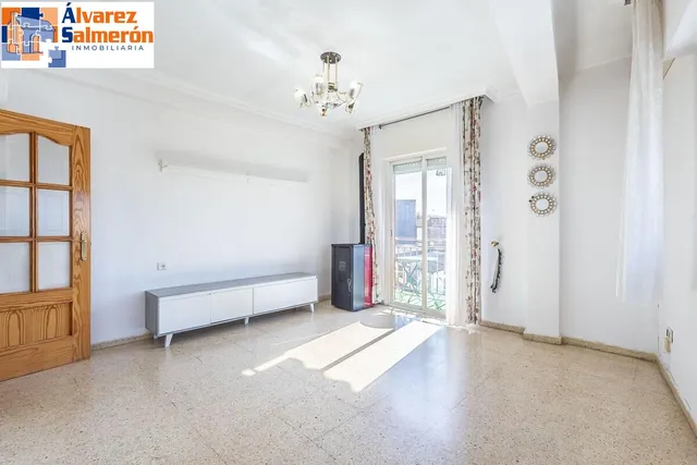 Magnífico piso ideal para invertir o para vivir sin vecinos y con vistas despejadas. — 2