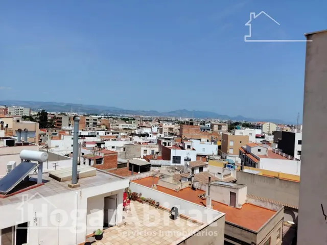 Gran amplitud, excelente luminosidad y precio atractivo en este piso con garaje — 41