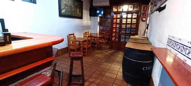 VENTA DE LOCAL Y NEGOCIO DE HOSTELERÍA CON LICENCIA VIGENTE EN ZAMORA ZONA CENTRO/TRES CRUCES... — 4