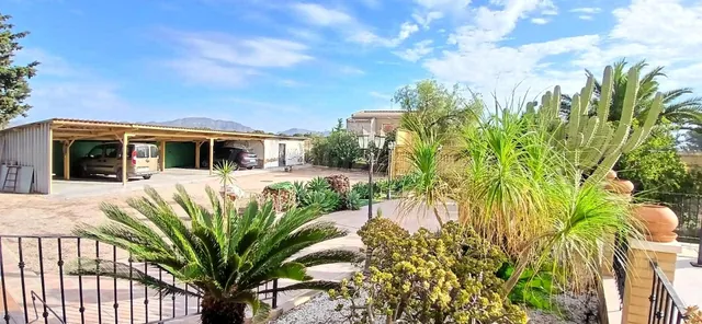 SE VENDE CHALTE DE 5 DORMI, 3 BAÑOS, PISCINA , PARCELA 2300  - foto 3