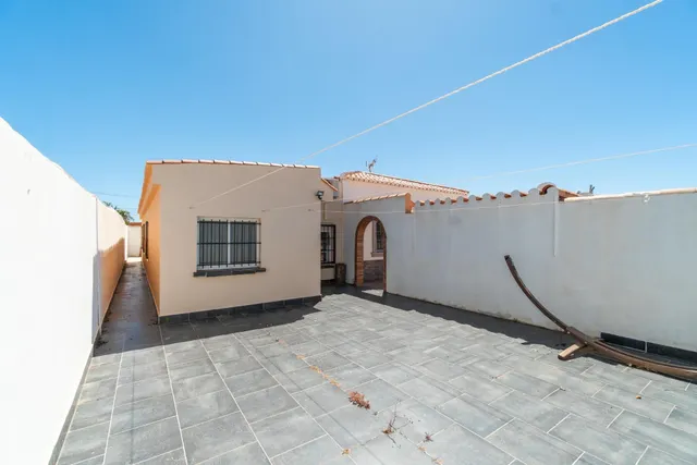 CHALET independiente con piscina privada y parcela de 809 m2 en Torreta Florida — 12