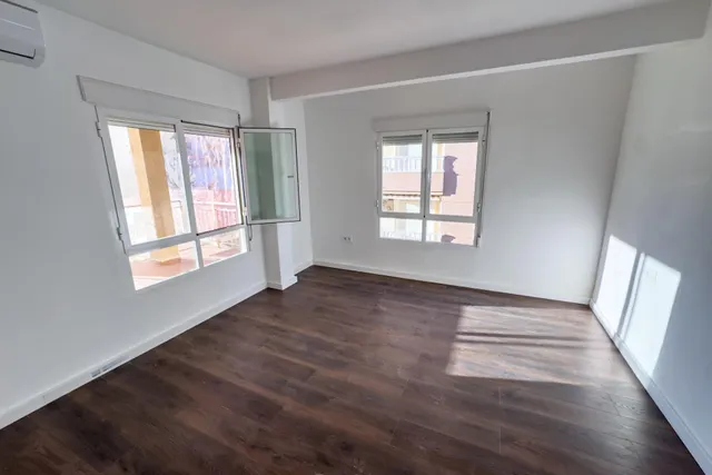 Amplio piso reformado en segunda línea de la Playa del Cura — 142 m2, 4 dormitorios, vistas al mar y orientación suroeste — 12