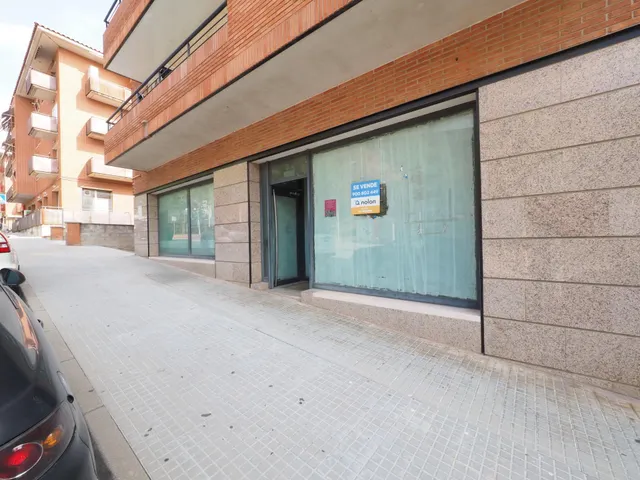 SE VENDE LOCAL COMERCIAL EN CASTELLBISBAL — 16