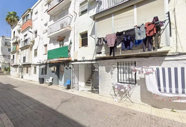 SE VENDE PISO OKUPADO EN C/ Venezuela Nº 4 San Juan de Aznal