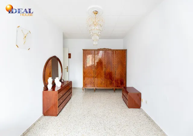 ¡Oportunidad única! Ático de 4 dormitorios y 2 baños con gran terraza frente al Colegio Agustinos (Arabial) — 17