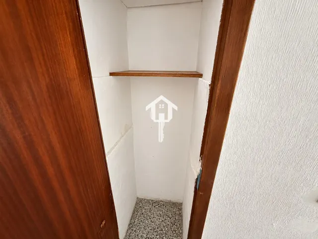 Ático en exclusiva totalmente reformado de 56 m2 con terraza en zona benalúa de Alicante: edificio con ascensor — 37