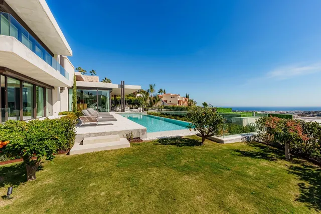 VILLA DE LUJO EN URBANIZACIÓN LA QUINTA, BENAHAVIS — 4