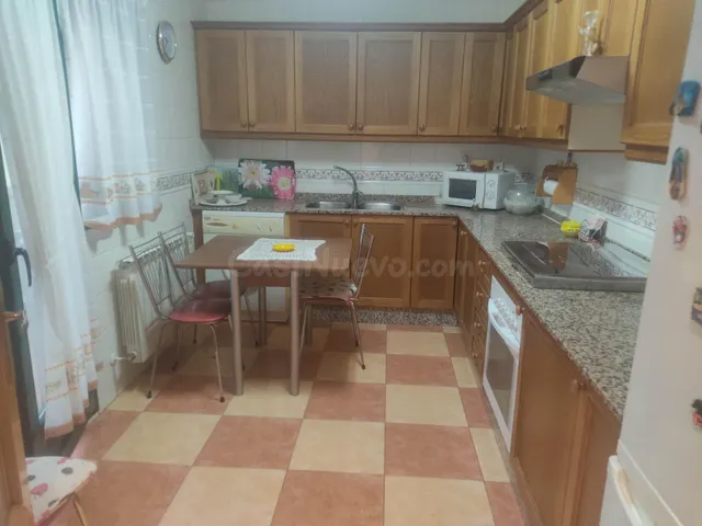 ESTUPENDA CASA CON DOS VIVIENDAS COMPLETAS DISTRIBUIDAS EN D - foto 4