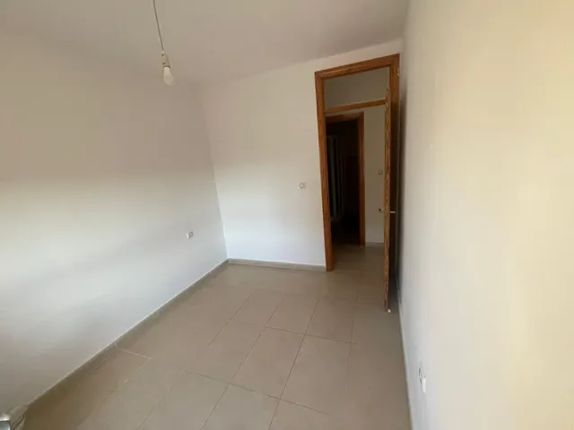 Se alquila vivienda en avda. ramón puyol ideal para maestros — 22