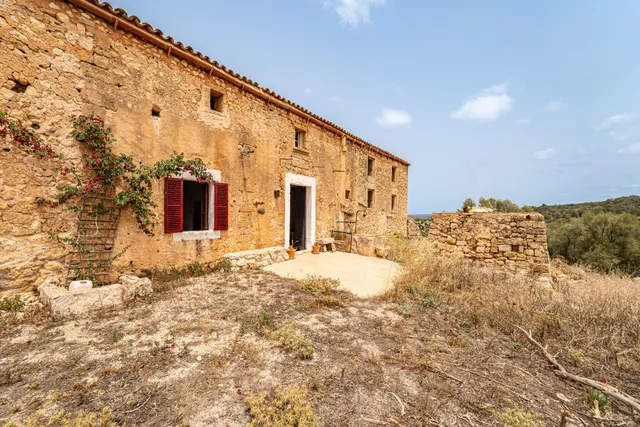 Casa Rústica del Siglo XVIII con 46 hectáreas de terreno, en la cima de una montaña en Manacor — 2