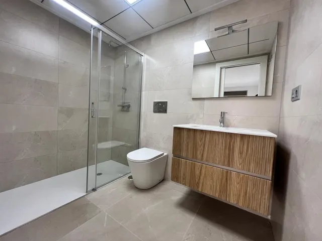 Para estrenar en el centro de Torrevieja, a estrenar! 🏡✨ — 12
