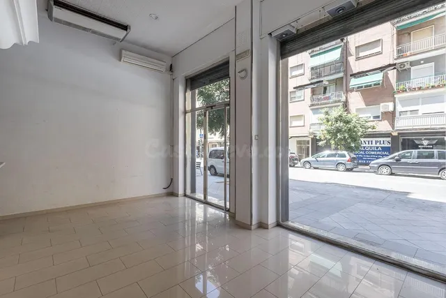 LOCAL A DOS ALTURAS - ARABIAL JUNTO HIPERCOR — 3