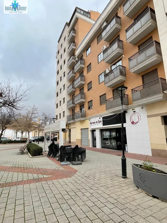 INMOHOUSE VENDE PISO SEMINUEVO EN ZONA FERIA - foto 2