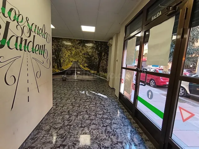Local comercial en zona comercial — 2