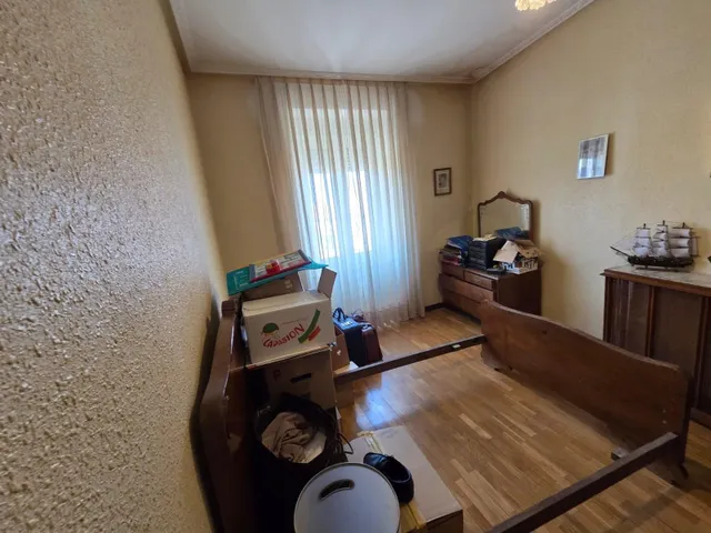 SE VENDE CASA EN VALENCIA DE DON JUAN, 2 PLANTAS, 5 HAB., 2 COCINA, BAÑO, ASEO, PATIO, COCHERA. — 11