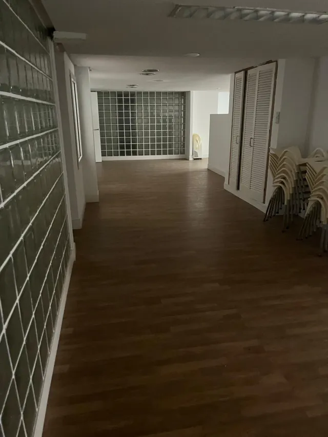 Local en pleno centro con mucho potencial ( hotel, pisos, oficina) — 10