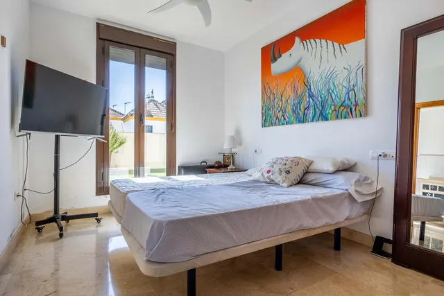 se alquila piso  SIN MUEBLES de 2 habitaciones 2 baños, terraza, garaje en castilleja de la cuesta — 4
