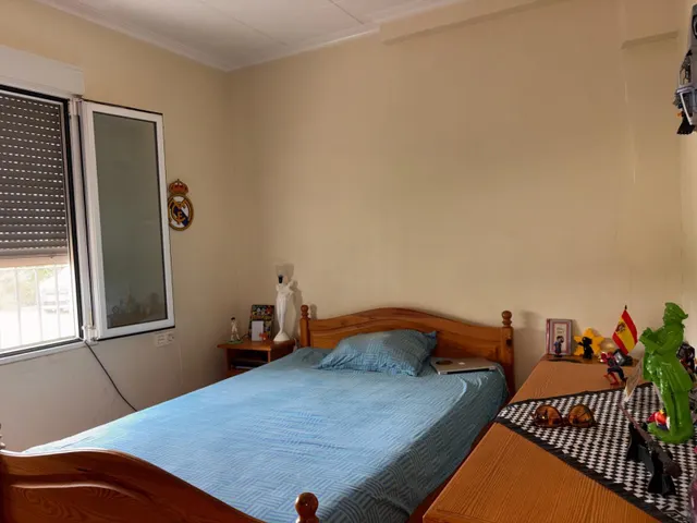 Impresionante Chalet en La Hoya con Amplio Terreno y Piscina — 20