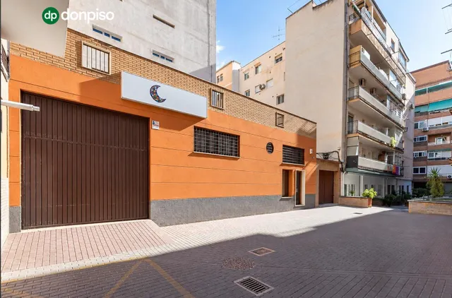 AMPLIA PLANTA BAJA JUNTO ARABIAL CON GARAJE — 18